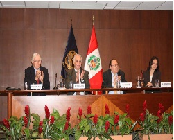 IEP, BCRP y el Fondo Editorial de la PUCP publican investigación sobre la distribución y el crecimiento en el Perú