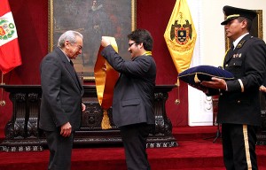 Julio Cotler recibe reconocimiento de la Municipalidad de Lima