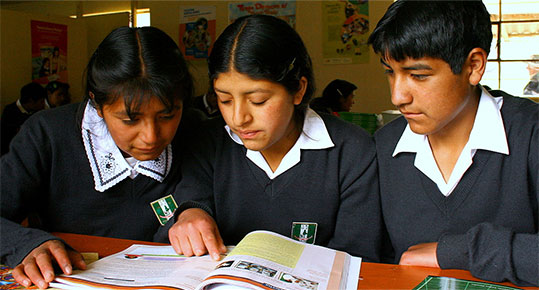 Presentan en Ayacucho resultados de estudio sobre ciudadanía y democracia en la escuela peruana