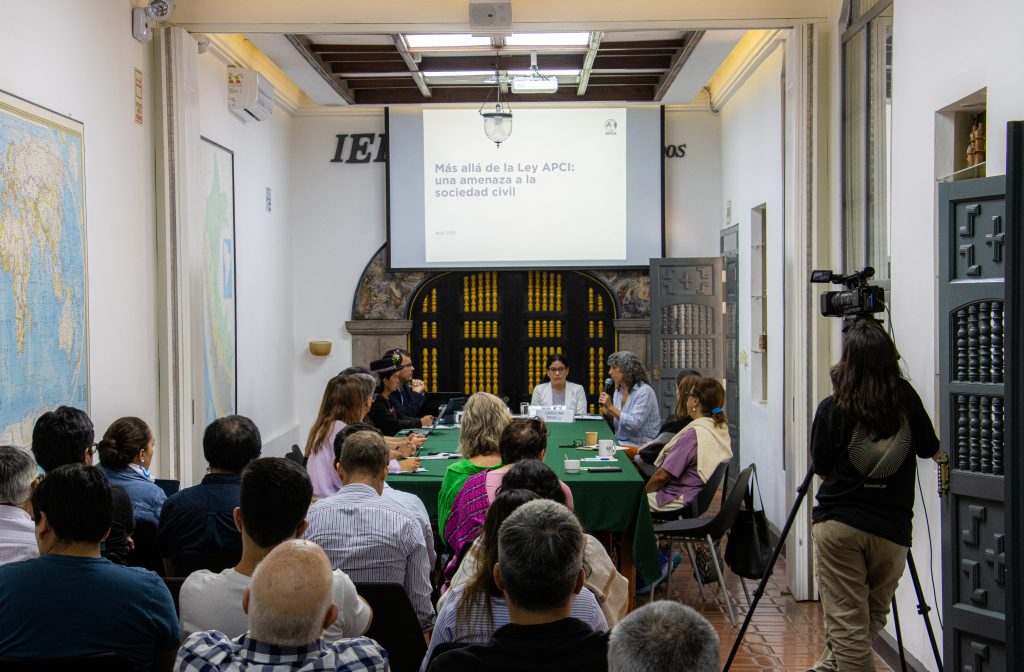 FIF-PERÚ organiza mesa sobre la nueva ley APCI y su impacto en la sociedad civil